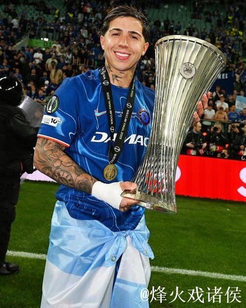 切尔西夺世俱杯冠军,恩佐晒庆祝照更新社媒 切尔西夺世俱杯冠军,恩佐晒庆祝照更新社媒