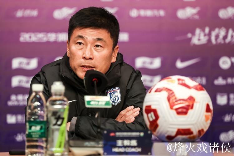 大连英博官宣与功勋主帅李国旭续约！带队4年三级跳，中超保级