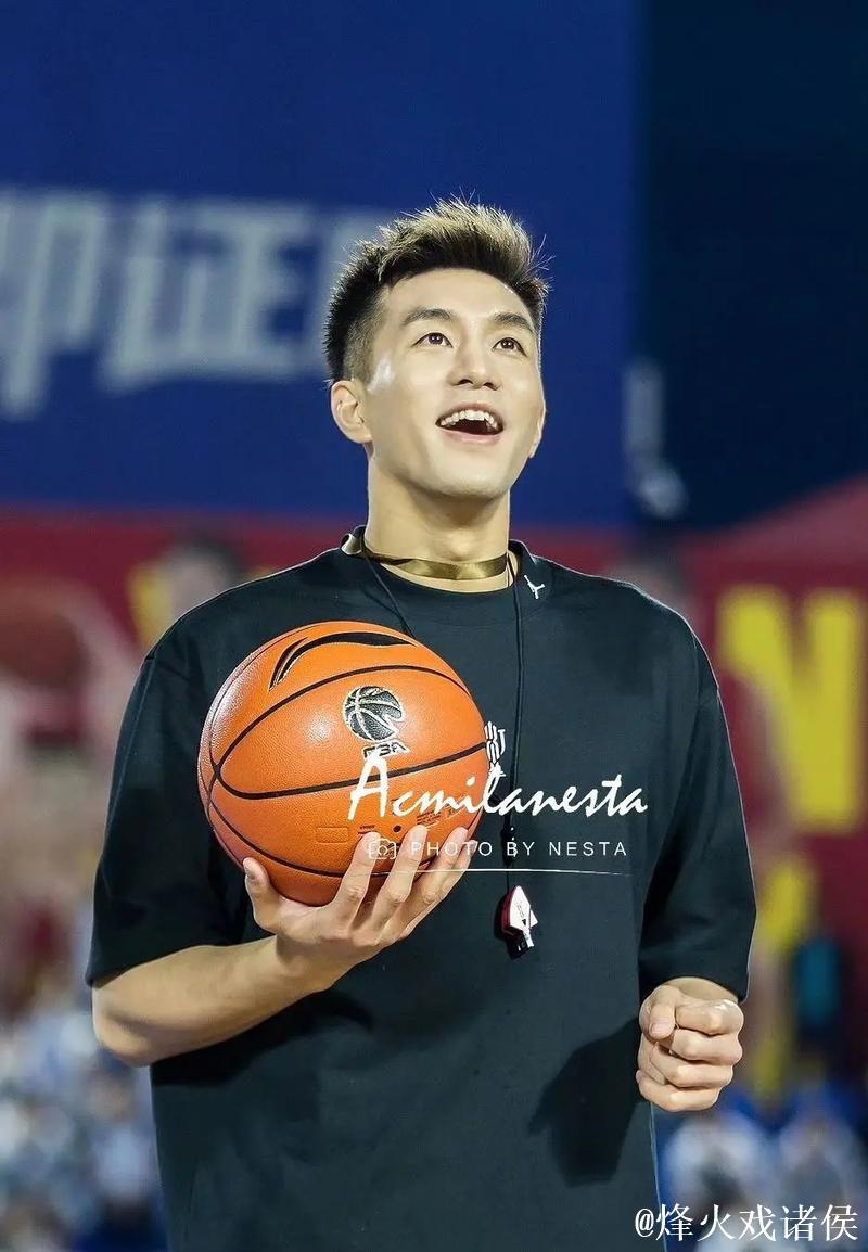 郭艾伦继续穿13号 广州队称赞他是年轻人榜样