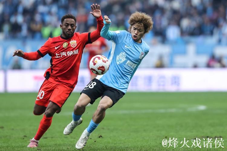 加布里埃尔破门 上海海港赢球收获中超三连冠 加布里埃尔破门 上海海港赢球收获中超三连冠