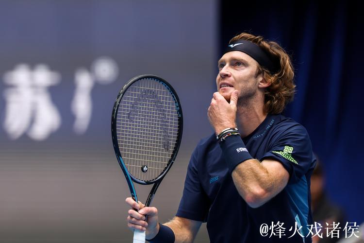 中网男单第4日阿尔卡拉斯进8强 卢布列夫比赛取消 中网男单第4日阿尔卡拉斯进8强 卢布列夫比赛取消