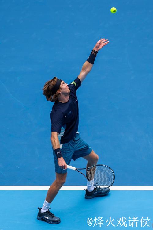 中网男单第4日阿尔卡拉斯进8强 卢布列夫比赛取消 中网男单第4日阿尔卡拉斯进8强 卢布列夫比赛取消